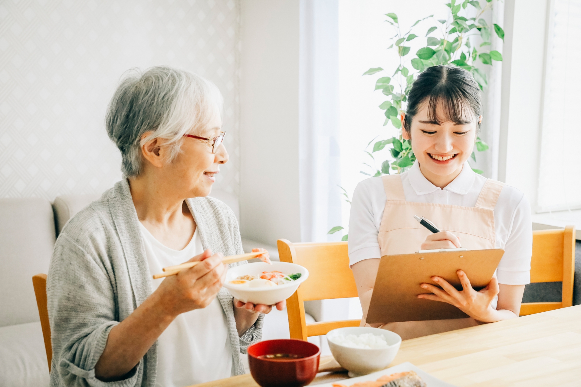 女性2人